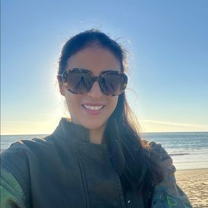 Meet your Posher, Claudia